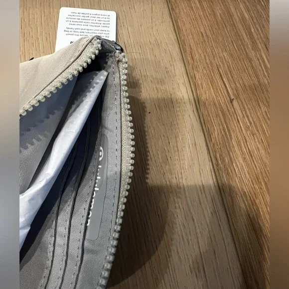 Lululemon Clippable Card Pouch - Picture 4 of 4